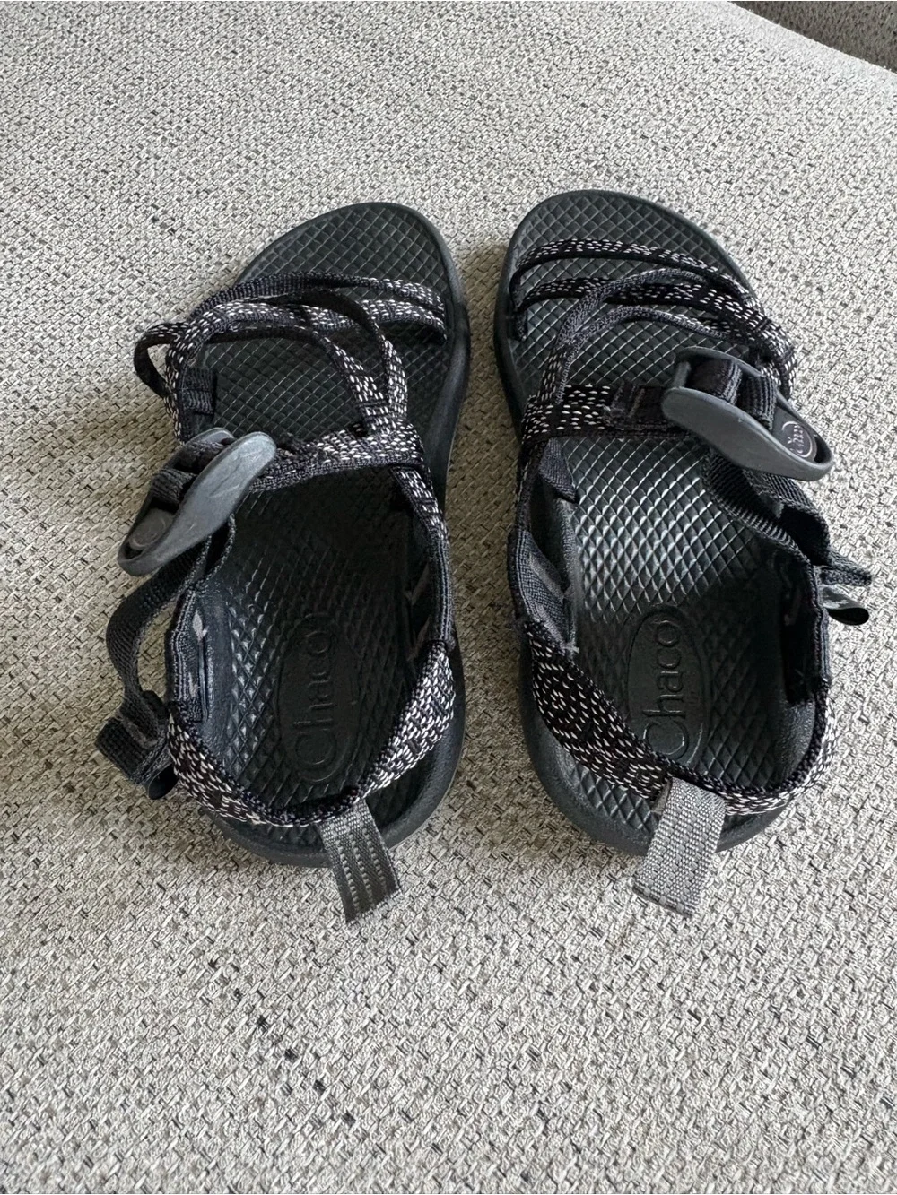 Chaco Kids Strappy Sandals in Black with White Speckle